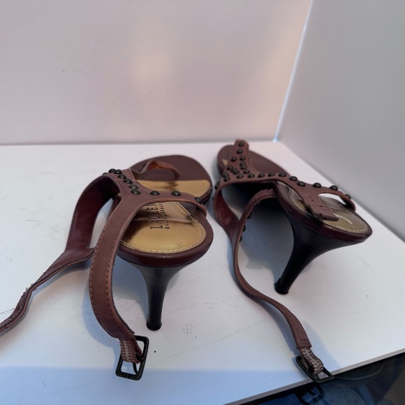 Beautiful tan leather Ralph Lauren, size 10, 3 inch  heel  sandal. - Picture 5 of 8
